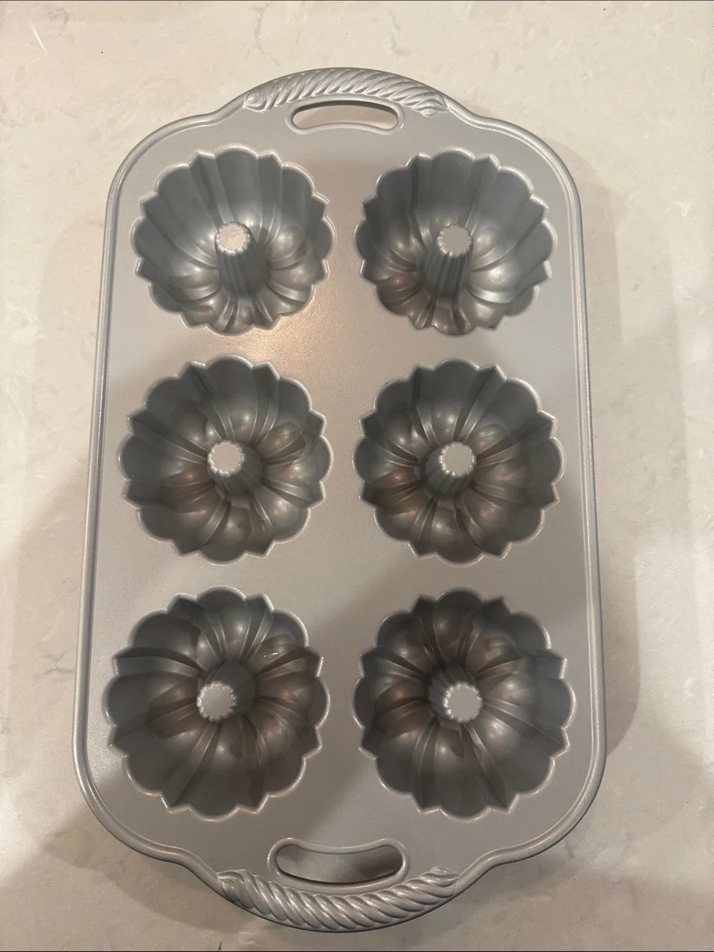 Nordic Ware Silver 6-Cavity Anniversary Bundtlette Pan 5 Cups